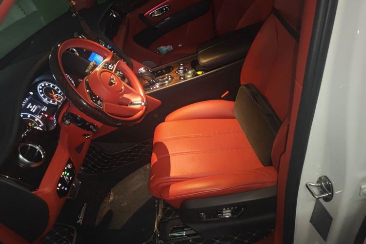Used Bentley Bentayga 2018 4.0T V8 Left Front Seat