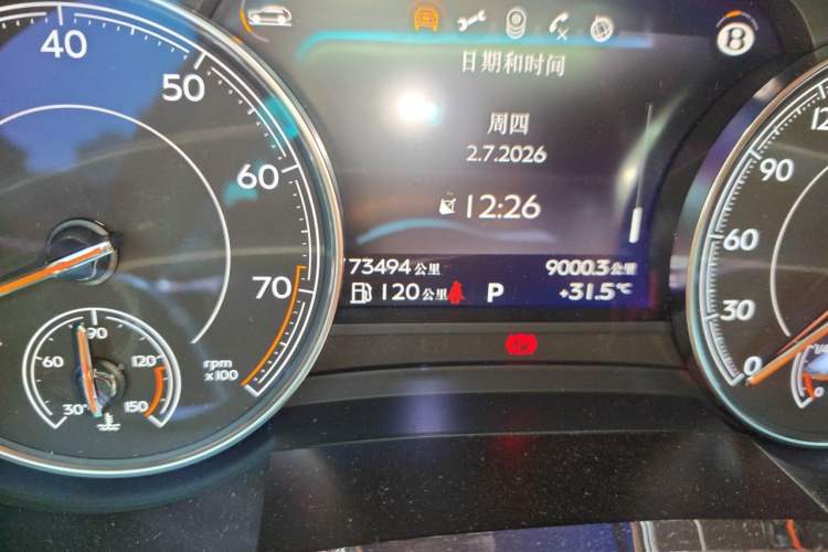 Used Bentley Bentayga 2018 4.0T V8 Odometer Close Up