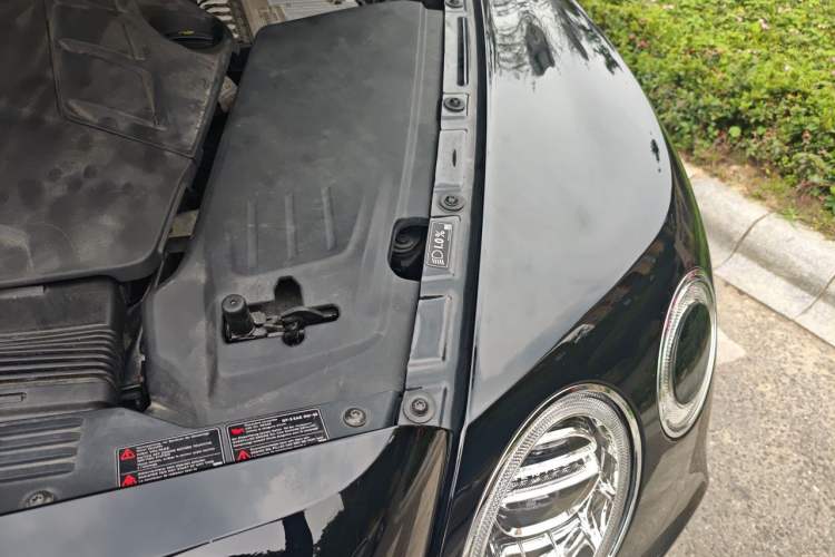 Used Bentley Bentayga  Engine Bay Left