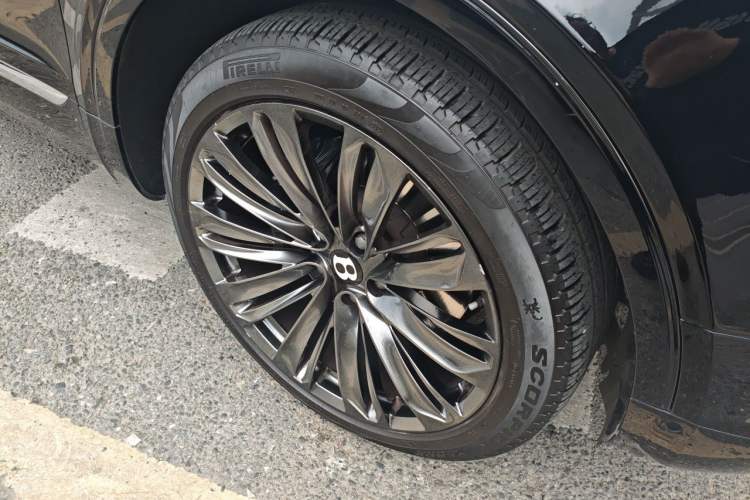 Used Bentley Bentayga  Right Front Wheel Hub
