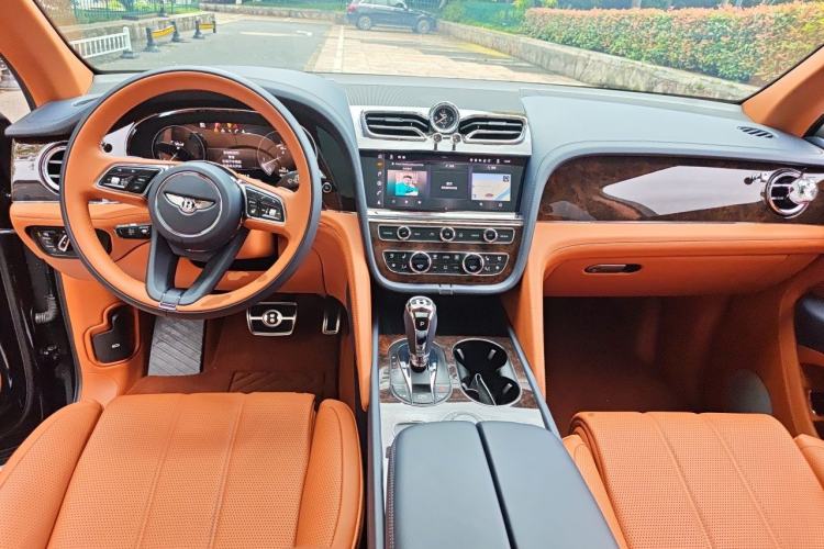 Used Bentley Bentayga 2021 4.0T V8 Center Console