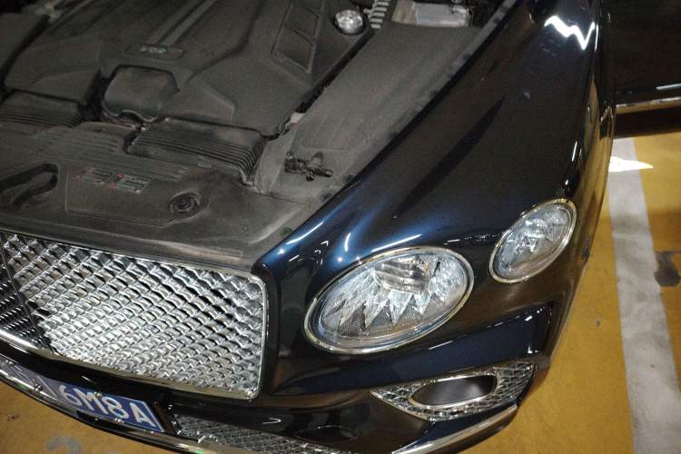 Used Bentley Bentayga 2021 4.0T V8 Engine Bay Left