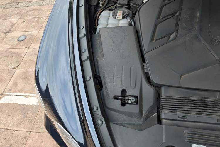 Used Bentley Bentayga 2021 4.0T V8 Engine Bay Right