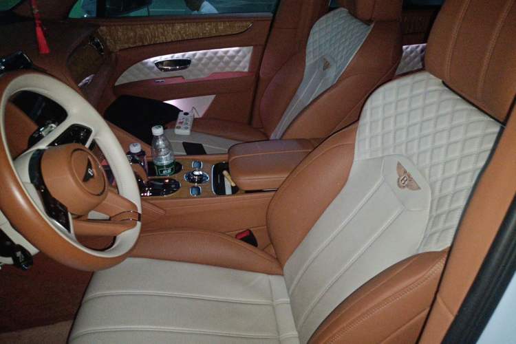 Used Bentley Bentayga 2021 4.0T V8 Left Front Seat