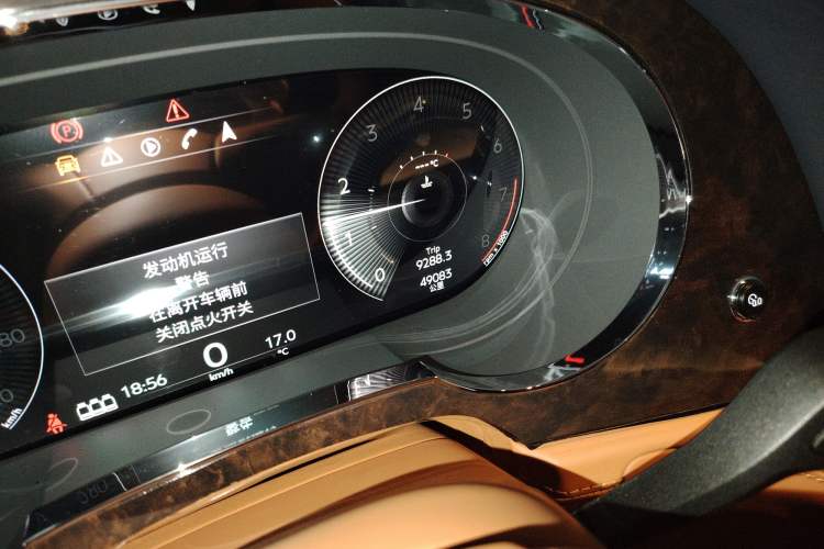 Used Bentley Bentayga 2021 4.0T V8 Odometer Close Up