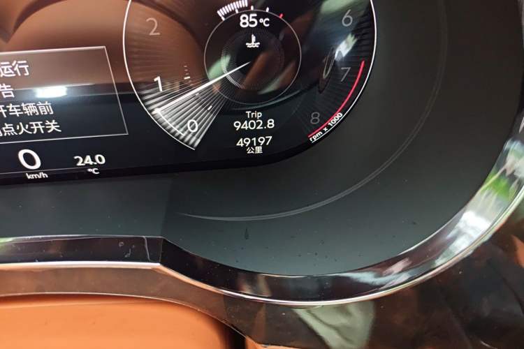 Used Bentley Bentayga 2021 4.0T V8 Odometer Close Up