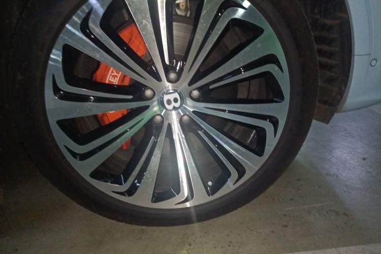 Used Bentley Bentayga 2021 4.0T V8 Right Front Wheel Hub