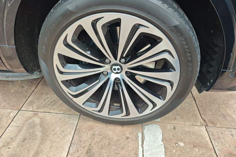 Used Bentley Bentayga 2021 4.0T V8 Right Front Wheel Hub