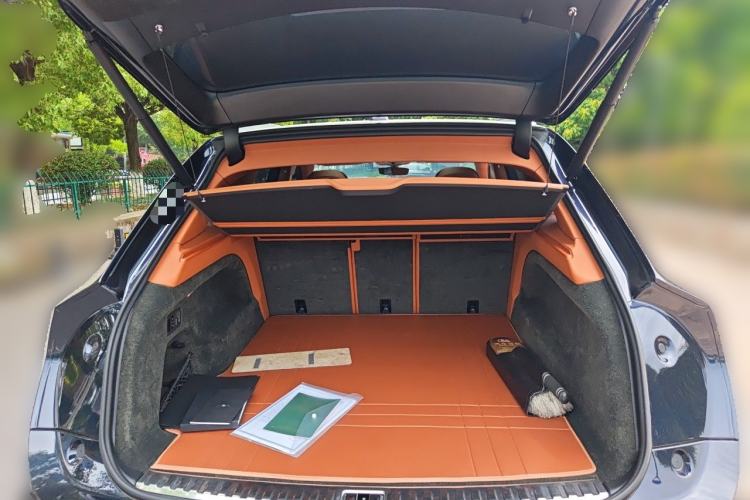 Used Bentley Bentayga 2021 4.0T V8 Trunk