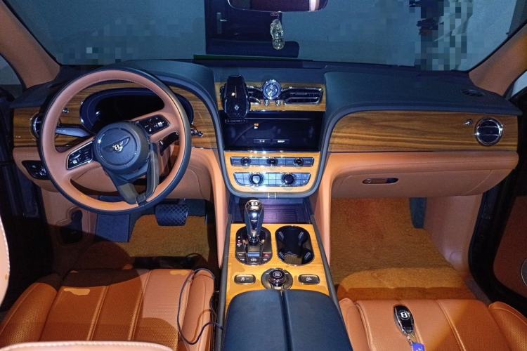 Used Bentley Bentayga 2021 4.0T V8 Center Console