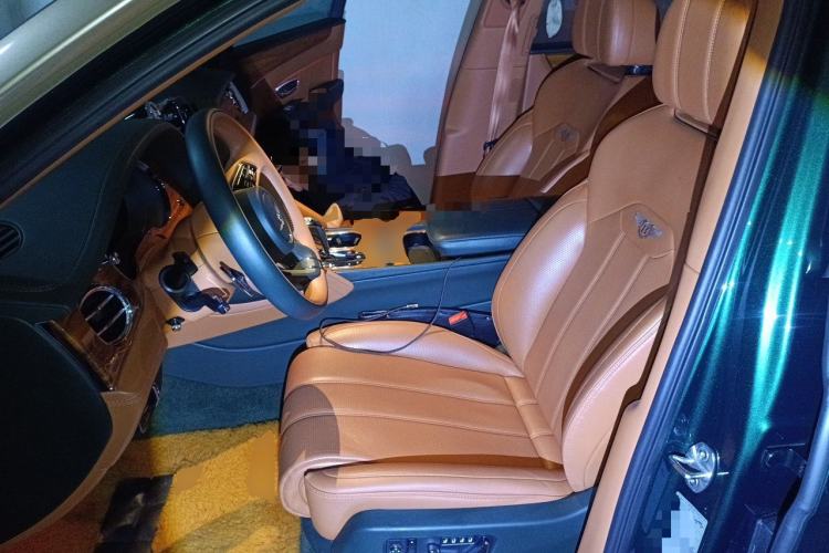 Used Bentley Bentayga 2021 4.0T V8 Left Front Seat