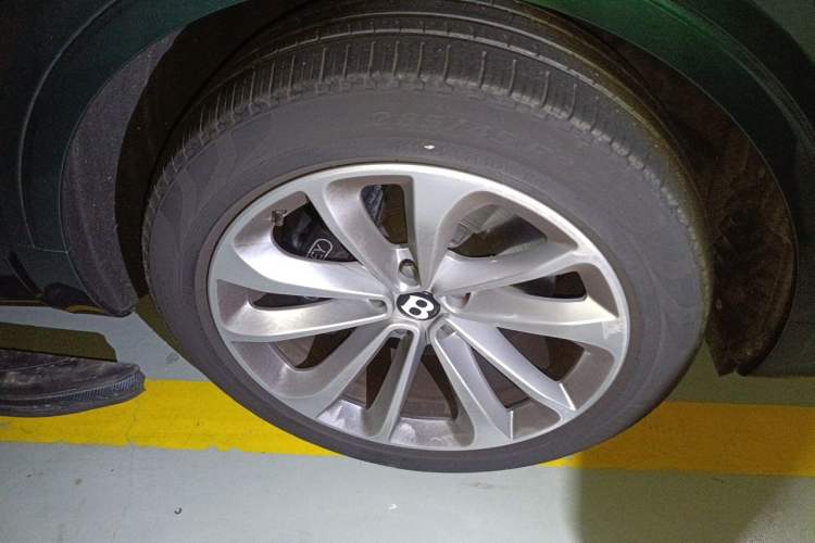 Used Bentley Bentayga 2021 4.0T V8 Right Front Wheel Hub