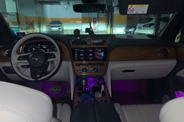 Used Bentley Bentayga 2021 4.0T V8 Center Console