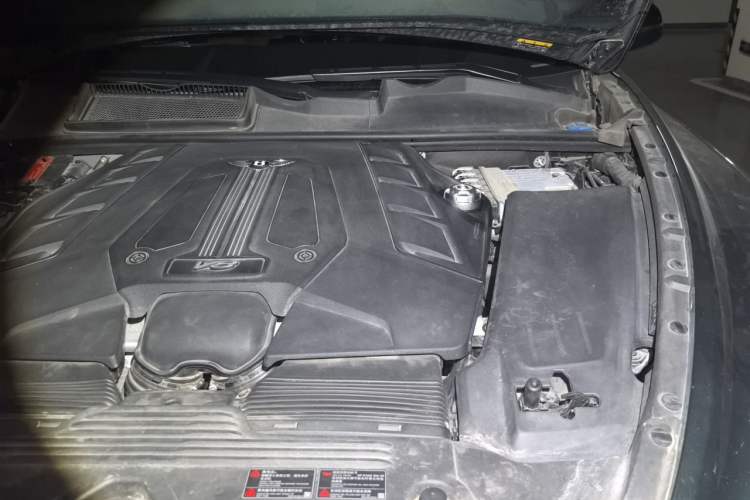 Used Bentley Bentayga 2021 4.0T V8 Engine Bay Left