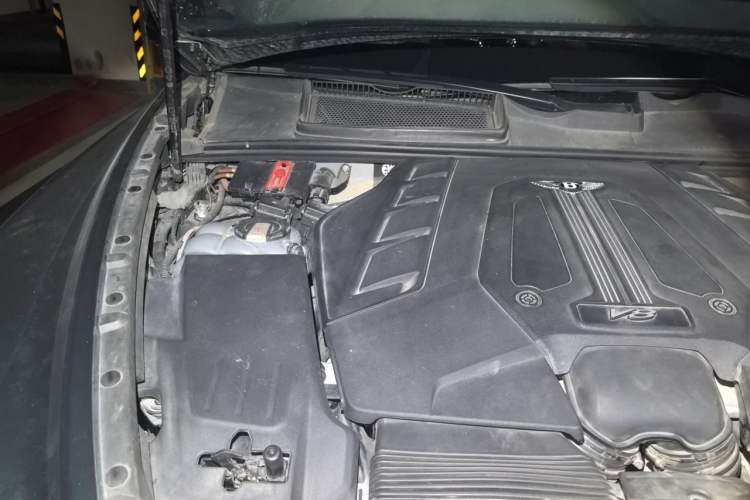 Used Bentley Bentayga 2021 4.0T V8 Engine Bay Right