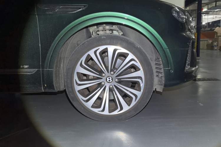 Used Bentley Bentayga 2021 4.0T V8 Right Front Wheel Hub