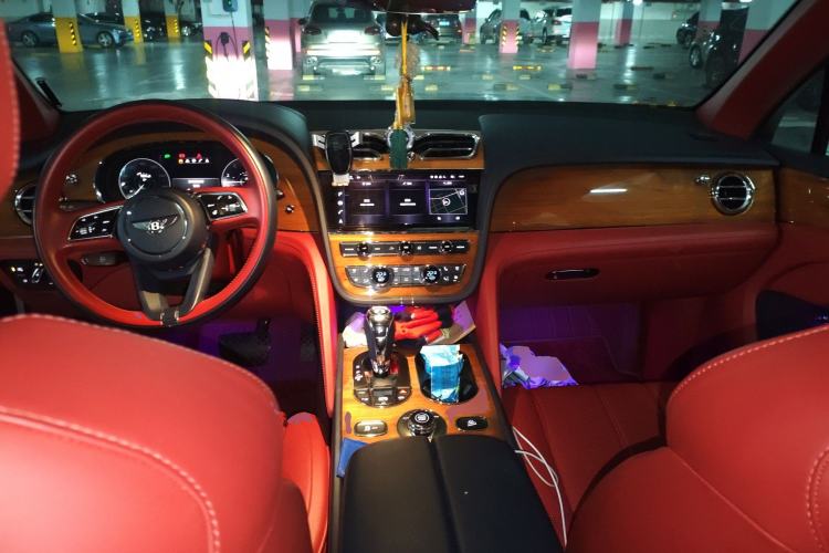 Used Bentley Bentayga 2021 4.0T V8 Center Console