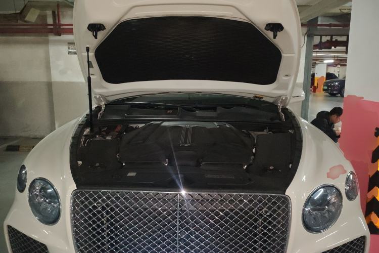 Used Bentley Bentayga 2021 4.0T V8 Engine Bay