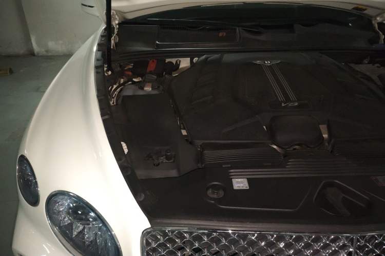 Used Bentley Bentayga 2021 4.0T V8 Engine Bay Right