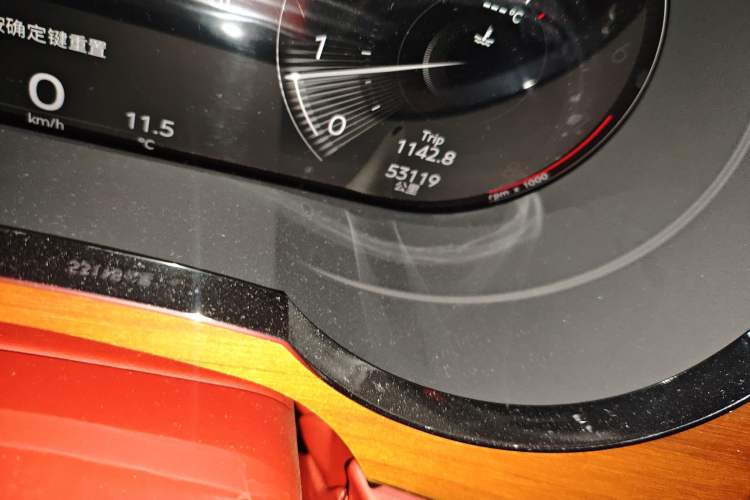 Used Bentley Bentayga 2021 4.0T V8 Odometer Close Up