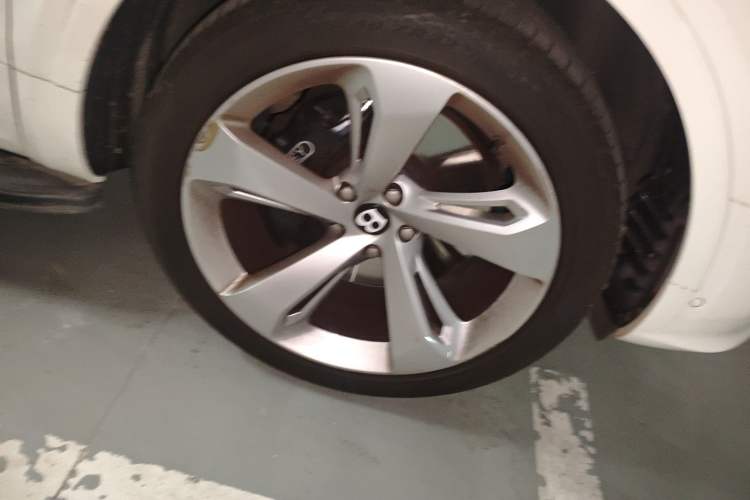 Used Bentley Bentayga 2021 4.0T V8 Right Front Wheel Hub