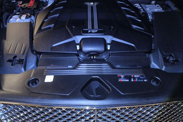 Used Bentley Bentayga 2022 4.0T V8 Engine Bay