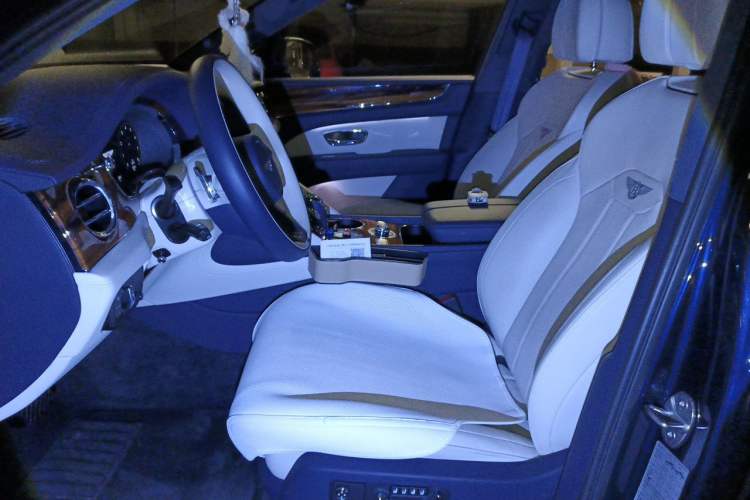 Used Bentley Bentayga 2022 4.0T V8 Left Front Seat