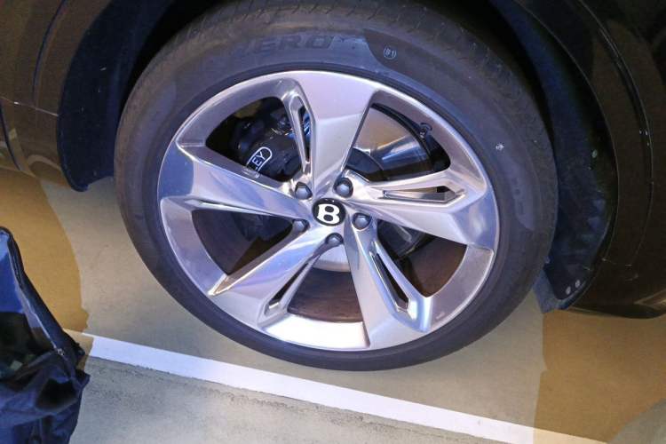 Used Bentley Bentayga 2022 4.0T V8 Right Front Wheel Hub