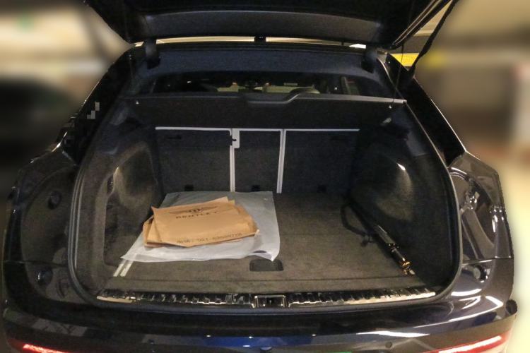 Used Bentley Bentayga 2022 4.0T V8 Trunk