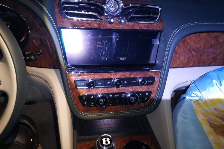 Used Bentley Bentayga 2022 4.0T V8 Audio And AC Panel