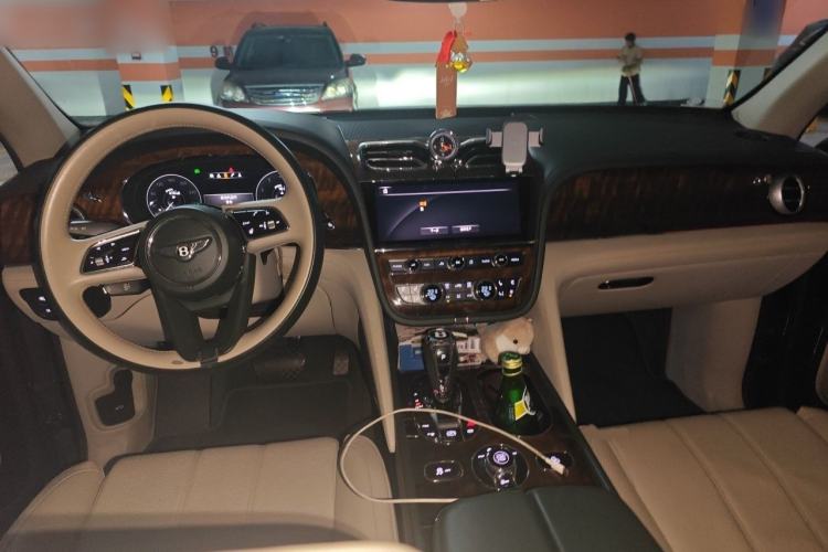 Used Bentley Bentayga 2022 4.0T V8 S Center Console