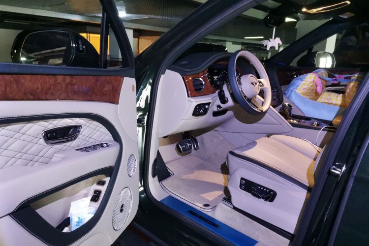 Used Bentley Bentayga 2022 4.0T V8 Driver Seat