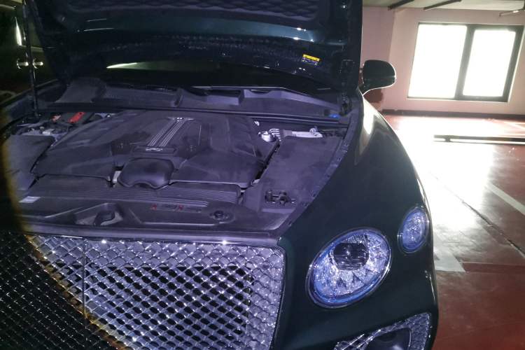 Used Bentley Bentayga 2022 4.0T V8 Engine Bay Left