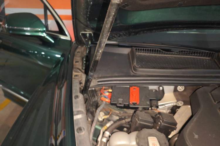 Used Bentley Bentayga 2022 4.0T V8 S Engine Bay Right