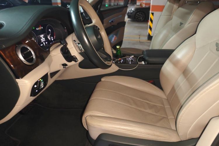 Used Bentley Bentayga 2022 4.0T V8 S Left Front Seat