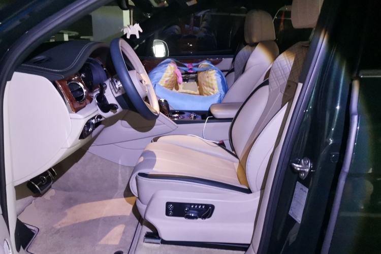 Used Bentley Bentayga 2022 4.0T V8 Left Front Seat