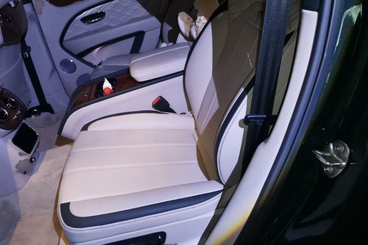 Used Bentley Bentayga 2022 4.0T V8 Left Rear Seat