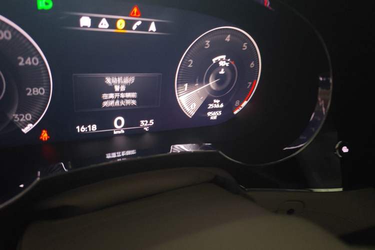 Used Bentley Bentayga 2022 4.0T V8 S Odometer Close Up