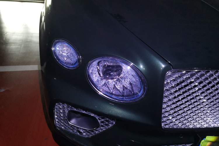 Used Bentley Bentayga 2022 4.0T V8 Right Front Headlight