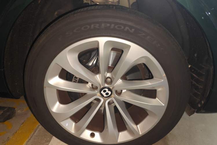 Used Bentley Bentayga 2022 4.0T V8 S Right Front Wheel Hub