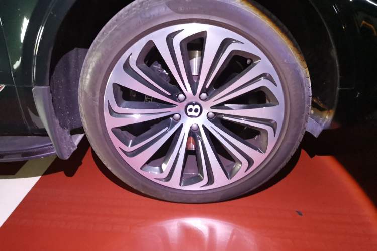 Used Bentley Bentayga 2022 4.0T V8 Right Front Wheel Hub