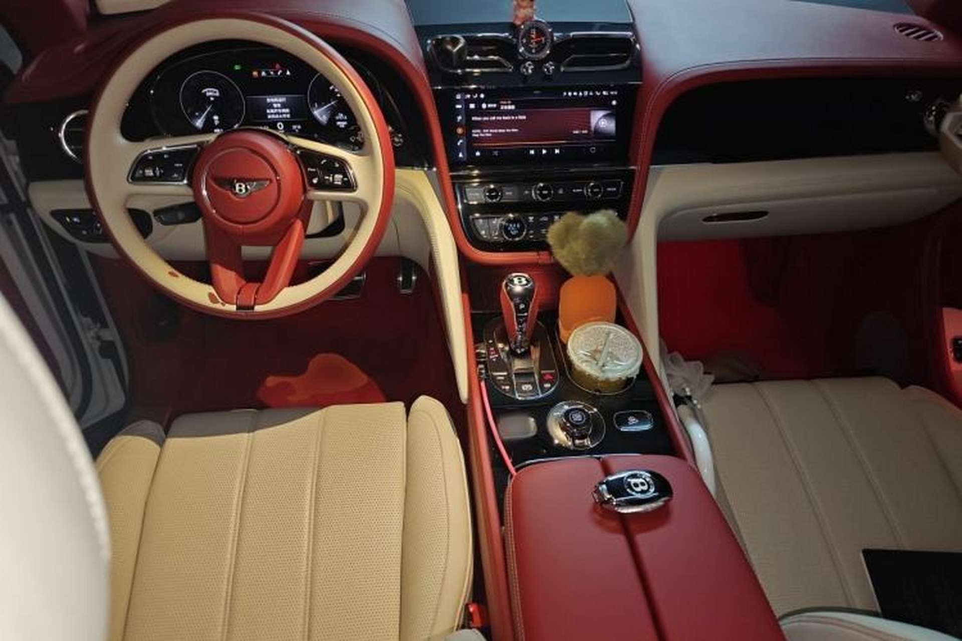 Used Bentley Bentayga 2022 4.0T V8 Center Console