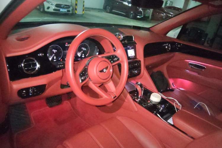 Used Bentley Bentayga 2022 4.0T V8 Center Console