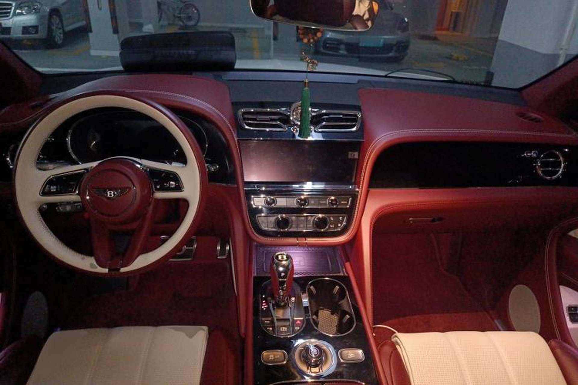 Used Bentley Bentayga 2022 4.0T V8 Center Console