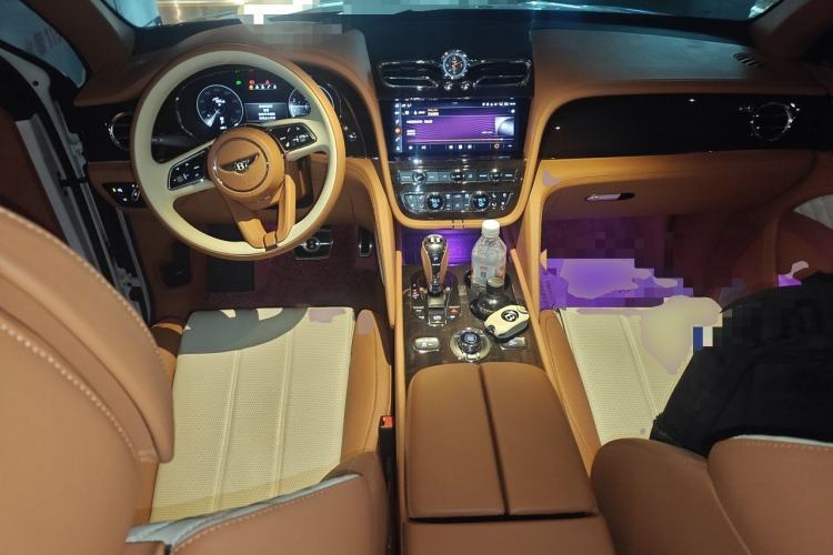 Used Bentley Bentayga 2022 4.0T V8 Center Console