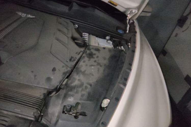 Used Bentley Bentayga 2022 4.0T V8 Engine Bay Left