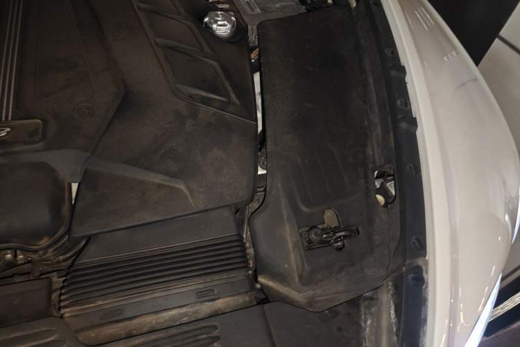 Used Bentley Bentayga 2022 4.0T V8 Engine Bay Left
