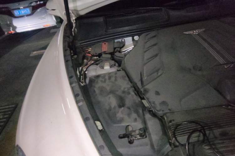Used Bentley Bentayga 2022 4.0T V8 Engine Bay Right
