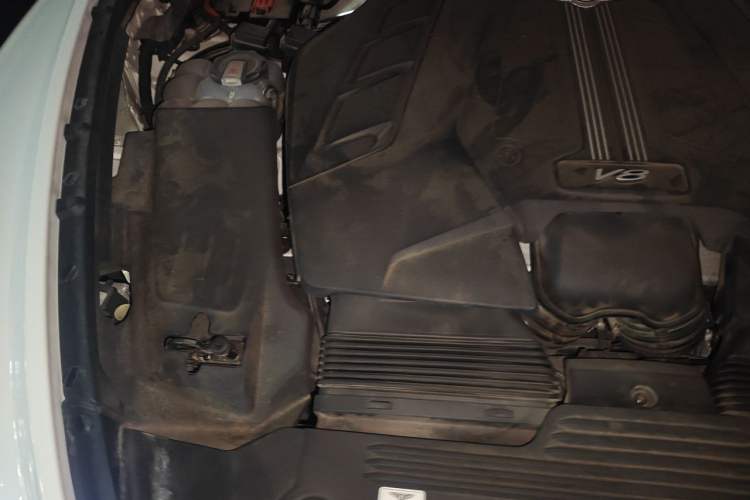 Used Bentley Bentayga 2022 4.0T V8 Engine Bay Right