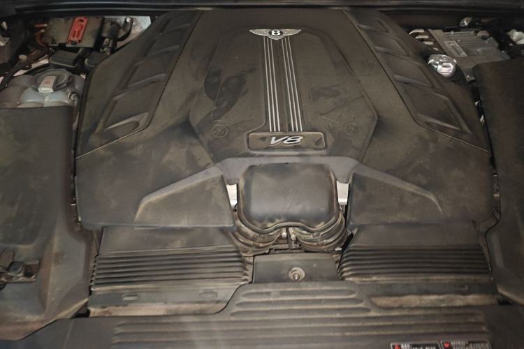 Used Bentley Bentayga 2022 4.0T V8 Engine Bay